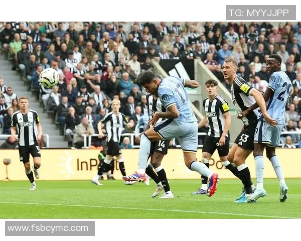 英超激战:AC米兰大胜里昂五球狂潮引发全场热议 英超激战:AC米兰大胜里昂五球狂潮引发全场热议